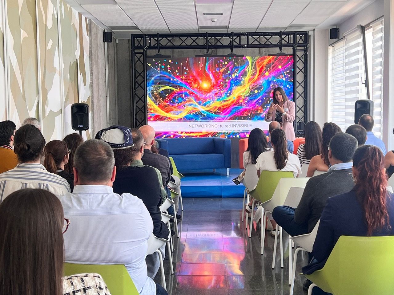 Minerva Pérez — Formación Empresas Asombrosa